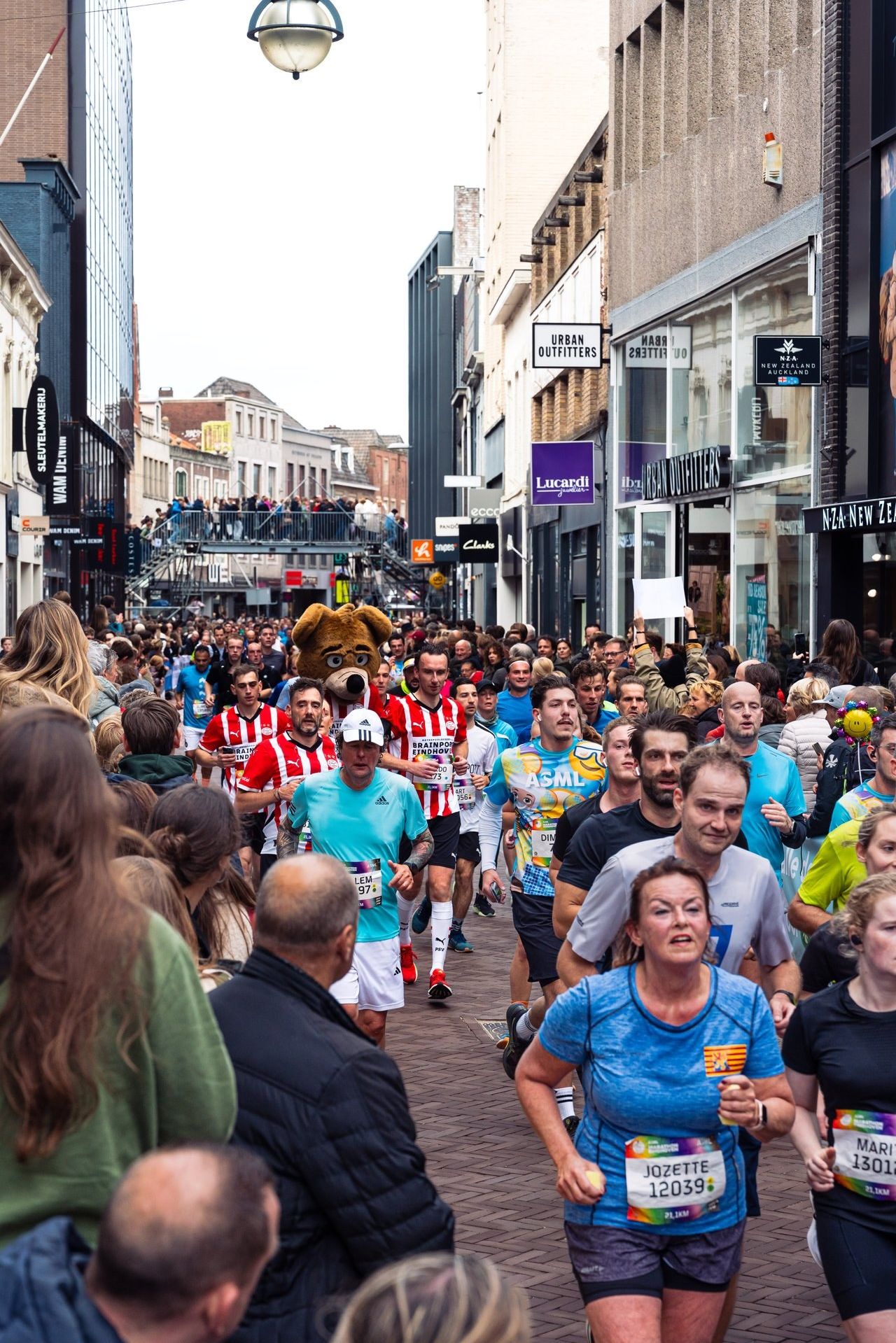 ASML-Marathon-Eindhoven-Studio-Heinrich-47-large_f87a8de54c4ead94c1a205c0a87bfc4a.jpg